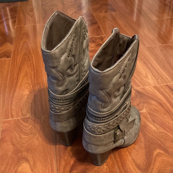 Country western boots, brown size 7 MIA brand - Picture 2 of 2